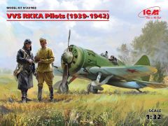 ICM 1/32 VVS RKKA Pilots (1939-1942) (3 figures) (100% new molds) # 32102