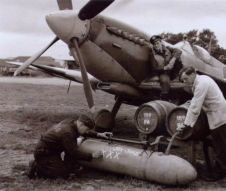 Airfix 1/24 Supermarine Spitfire Mk.IXc - Flying Dray # 17001A