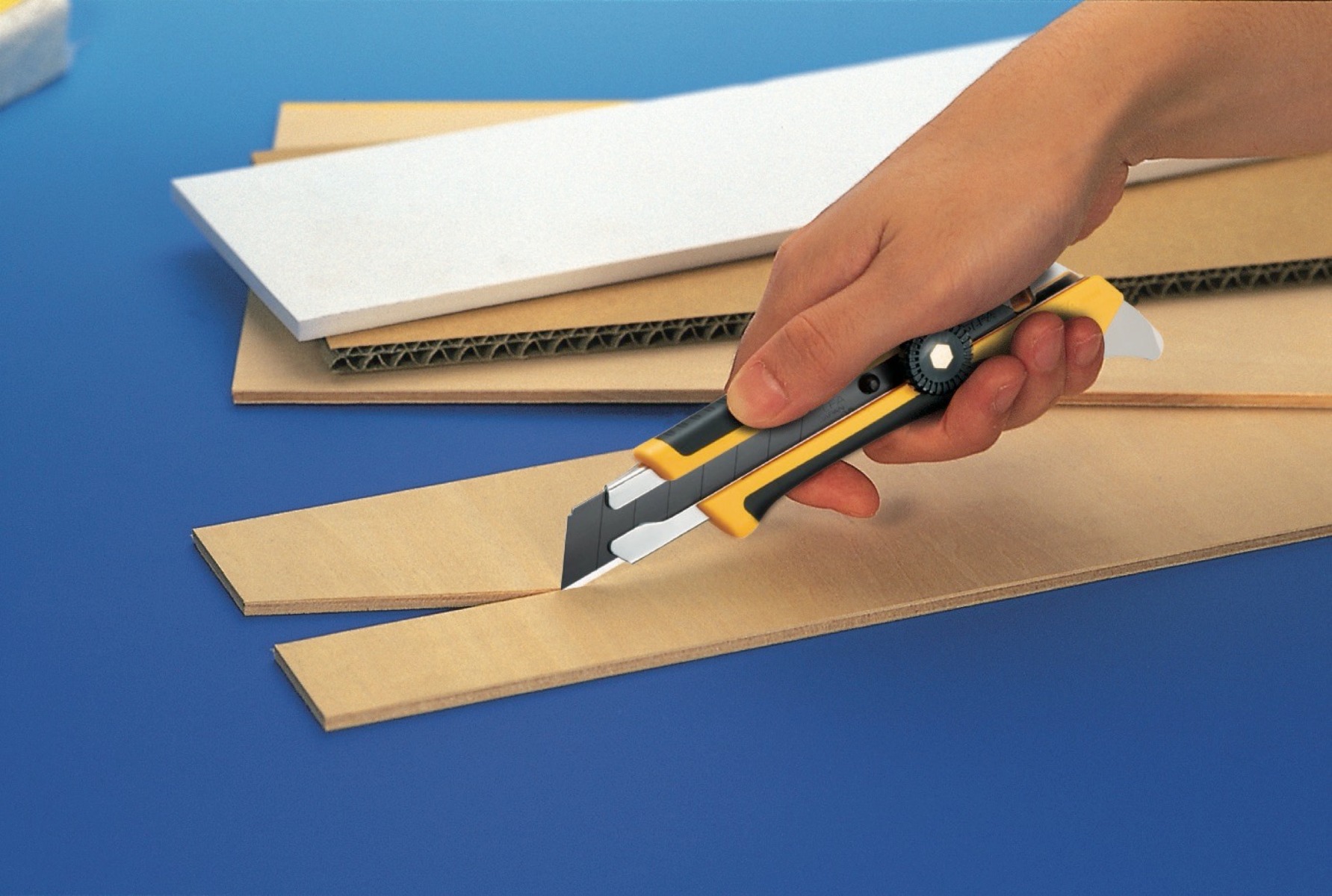 OLFA X Design Heavy-Duty Auto-Lock Knife 18mm and 5 x Blades Limited Edition Pack # L5ALBB