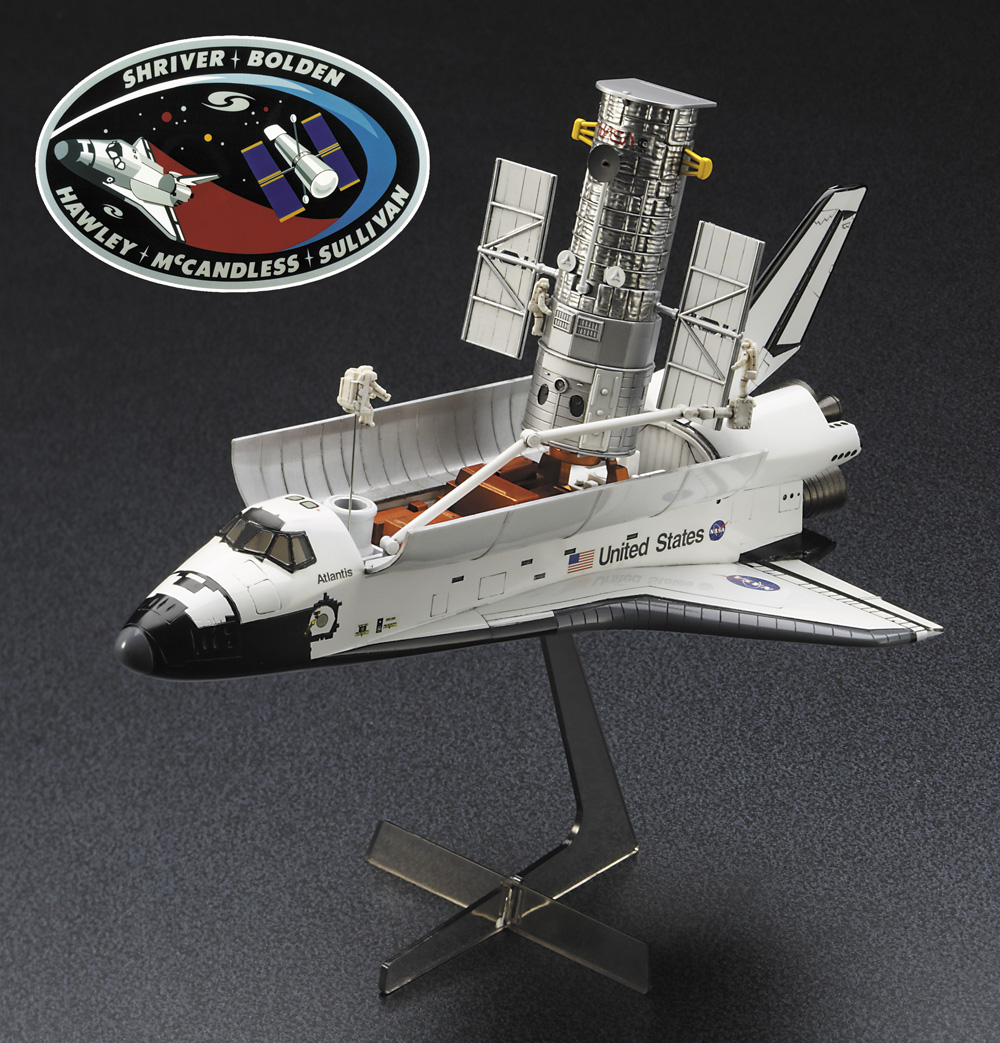 Hasegawa 1/200 Hubble Space Telescope and Space Shuttle Orbiter with Astronauts # SP455
