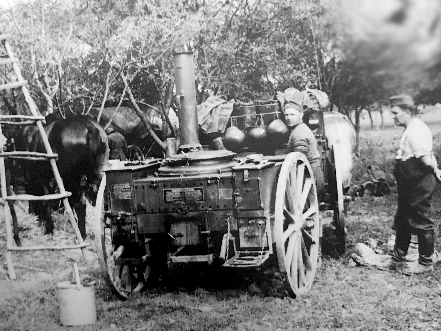 ICM 1/35 Feldkuche, WWII German Field Kitchen with 2 cooks and 2 helpers # 35618