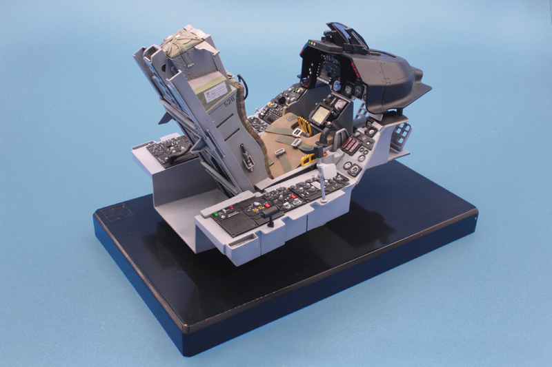 Italeri 1/12 General-Dynamics F-16 Cockpit # 2990
