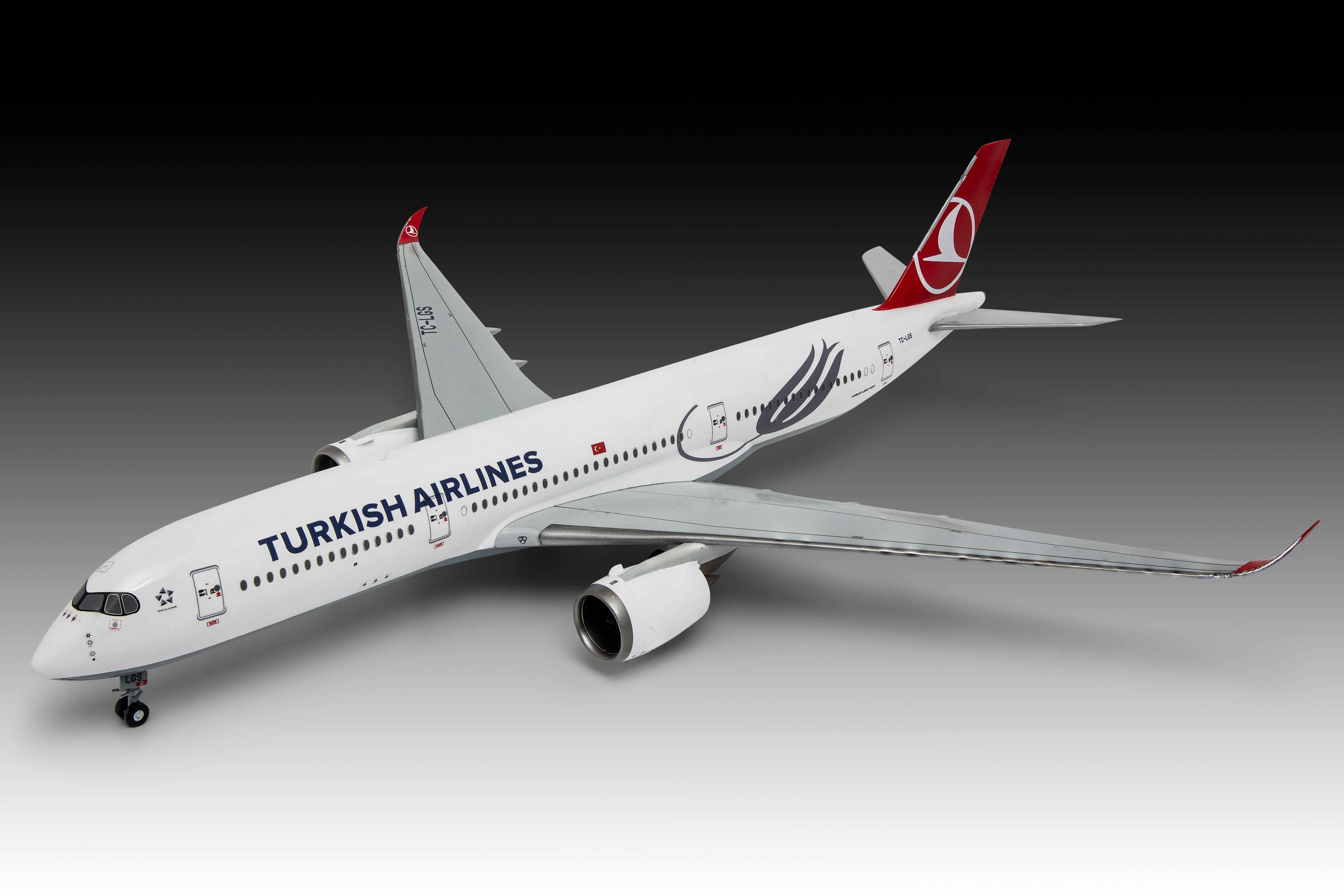 Revell 1/144 Airbus A350-900 'Turkish Airlines' # 03773