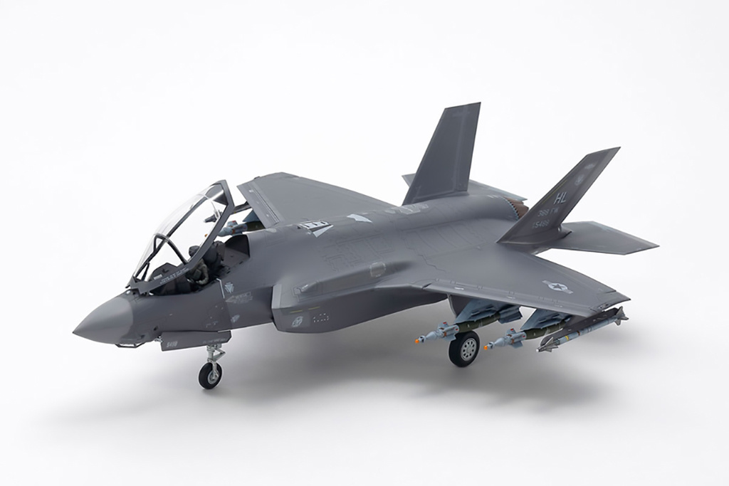 Tamiya 1/72 F-35A Lightning II # 60792