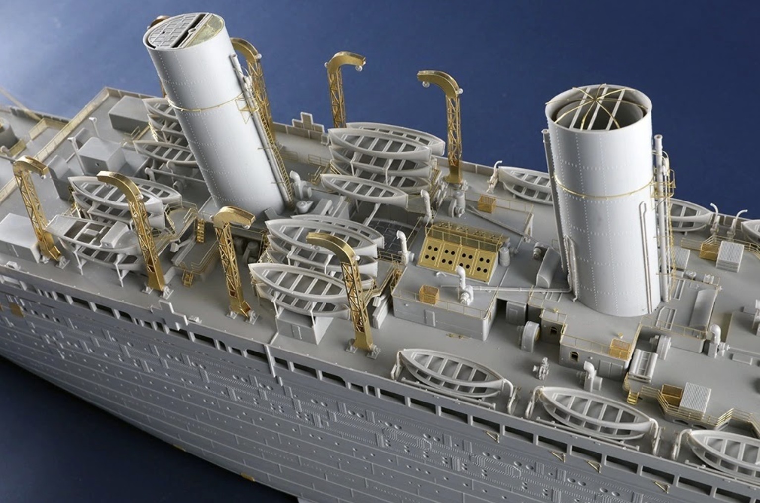 Trumpeter 1/200 HMHS Britannic British Hospital Ship # 03721