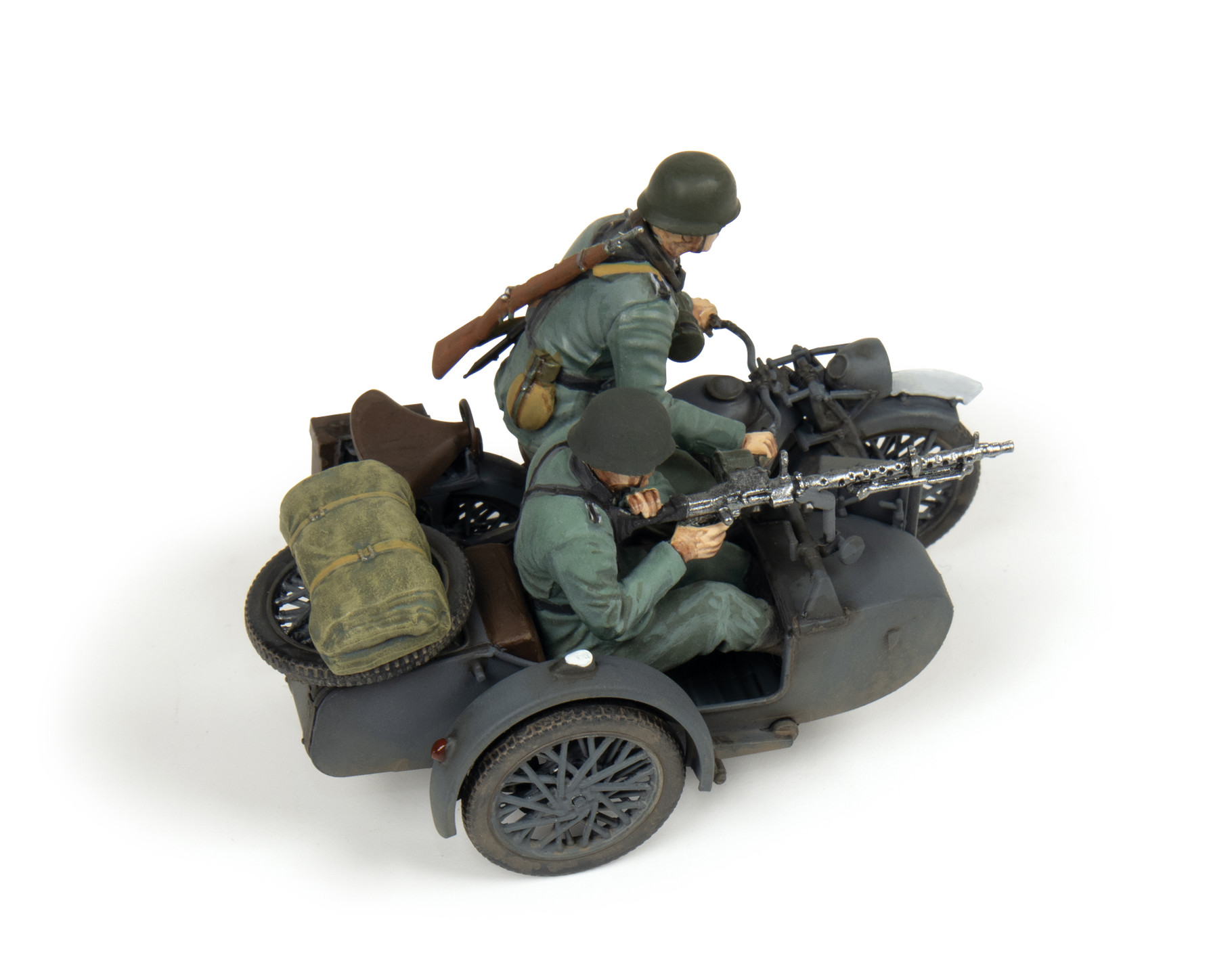 Zvezda 1/35 German WWII Zuendapp K800 Motorcycle with Sidecar & Crew # 3717