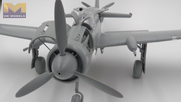 This item is an injection-plastic aircraft model kit. 282 parts.