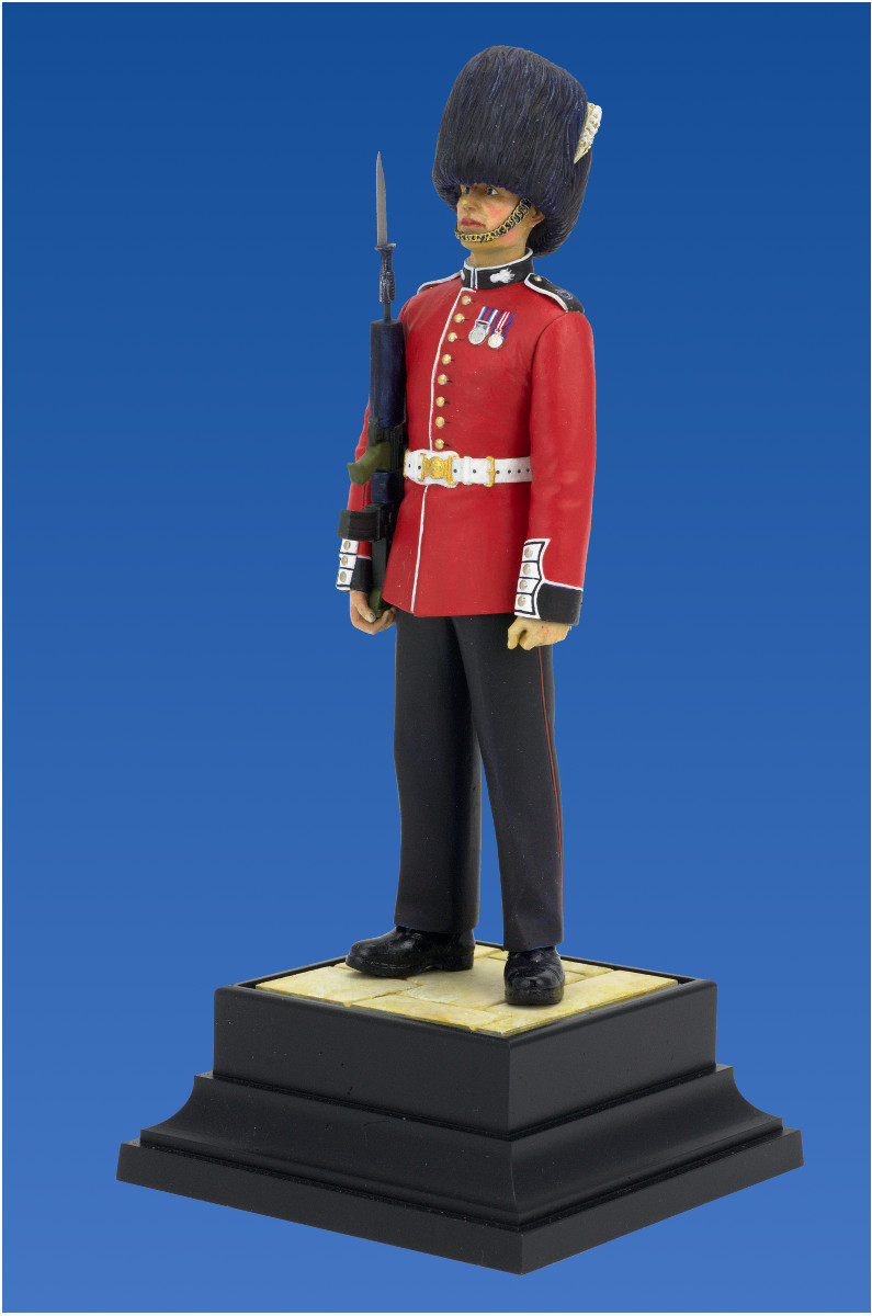 ICM 1/16 British Queen's Guards Grenadier (100% new moulds) # 16001