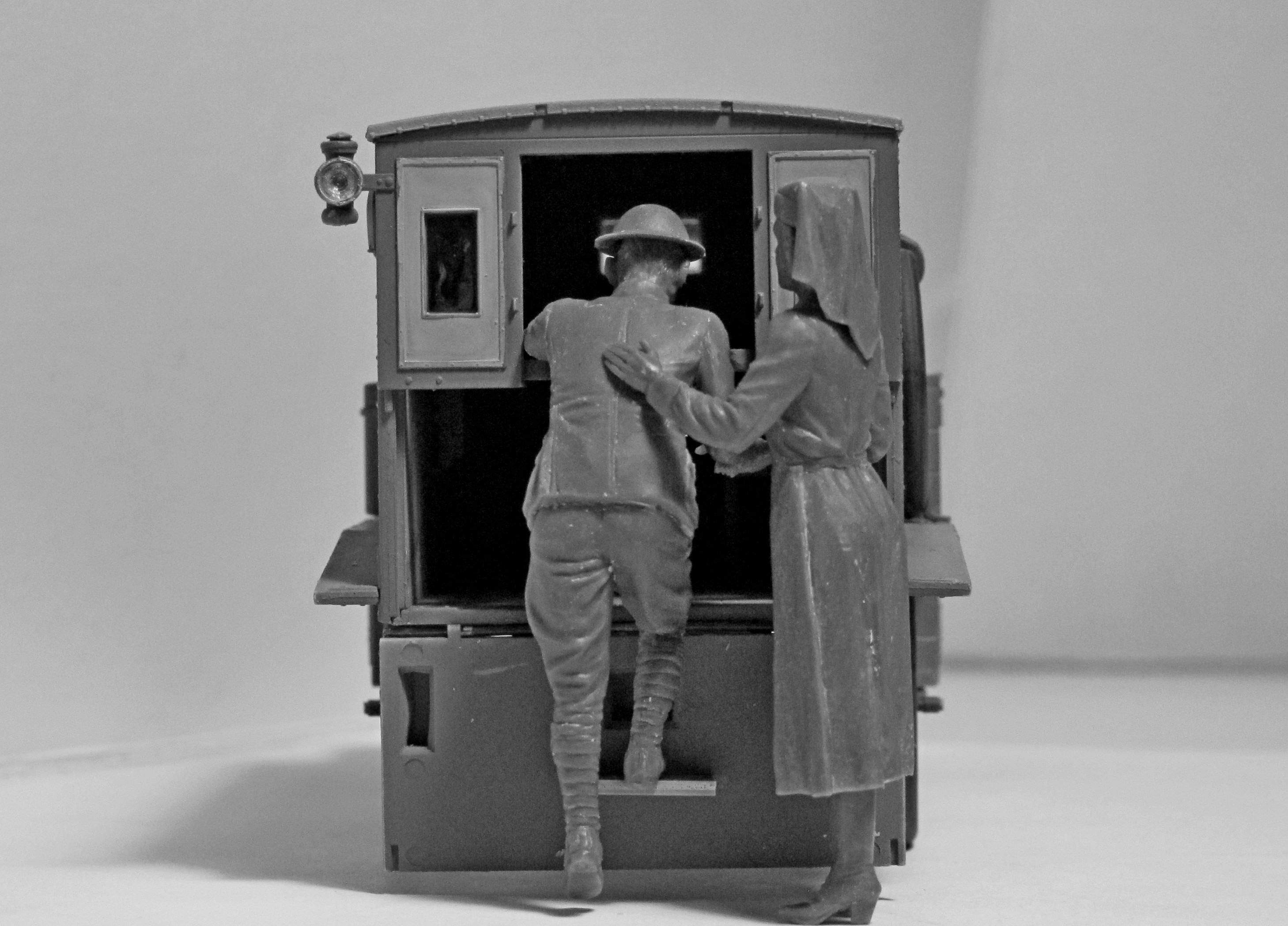 ICM 1/35 Model T 1917 Ambulance with US Medical # 35662