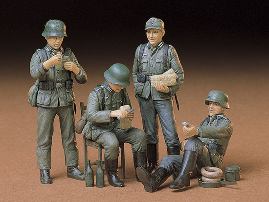Tamiya 1/35 German Soldiers at Rest x 4 # 35129