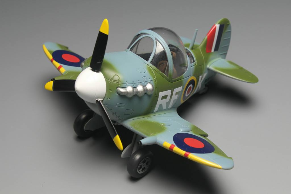 Cute Scale Tiger Model #105 WWII British Royal Air Force Supermarine Spitfire 