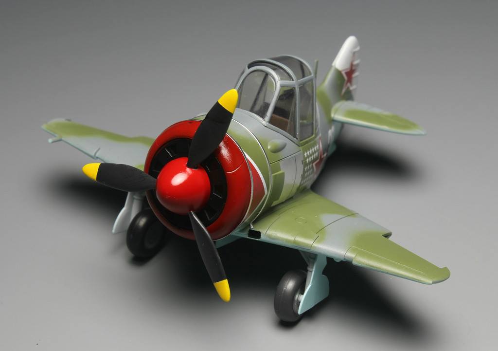 Tiger Model WWII Soviet Air Forces Lavochkin LA-7 Fighter # 0107 Tiger Model WWII Soviet Air Forces Lavochkin LA-7 Fighter # 0107