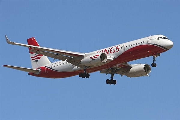 Zvezda 1/144 Passenger Airliner Tupolev Tu-204-100 # 7023