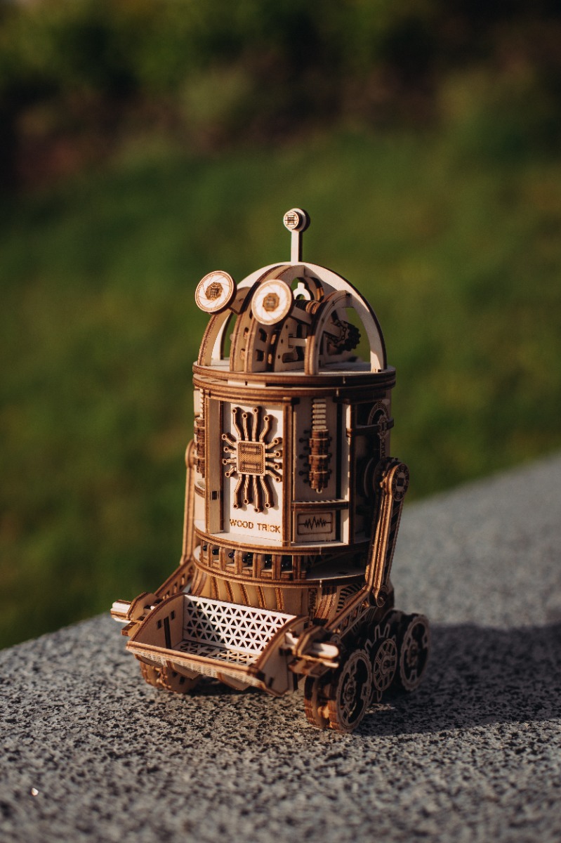 Wood Trick Space Junk Robot (Mechanical) # 073